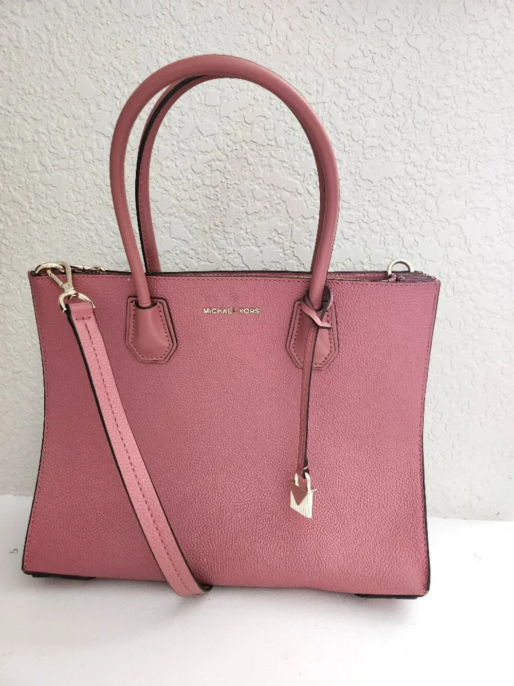 Like New Michael Kors Rose Leather Shoulder Bag Purse